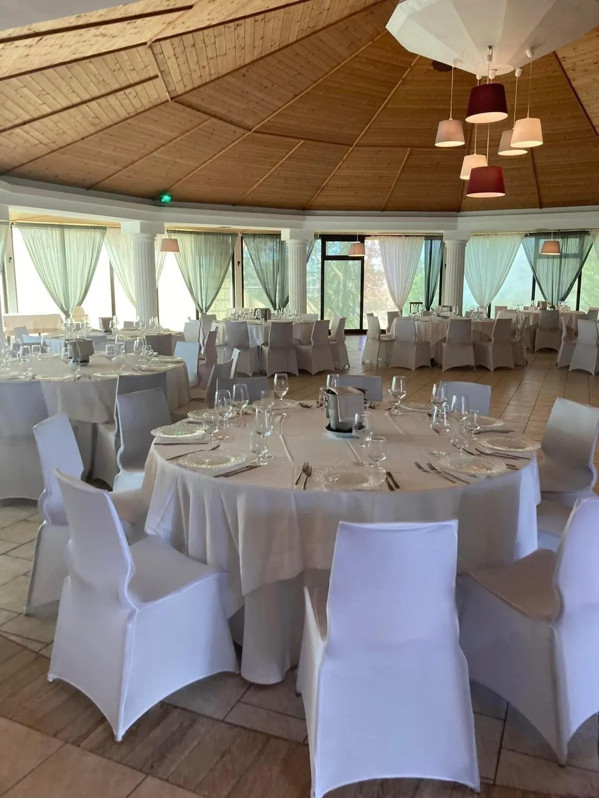 Sala ricevimenti allestita